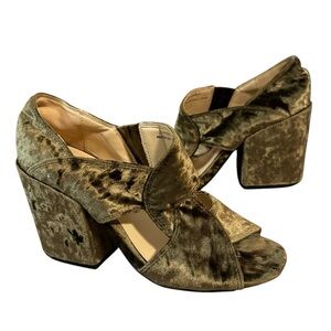 Cabi interlock moss green crushed velvet block heel open toe heels 7